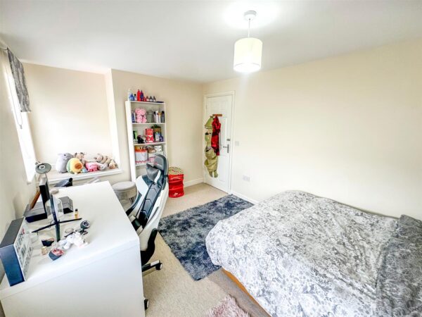 Dunnock Road, Corby