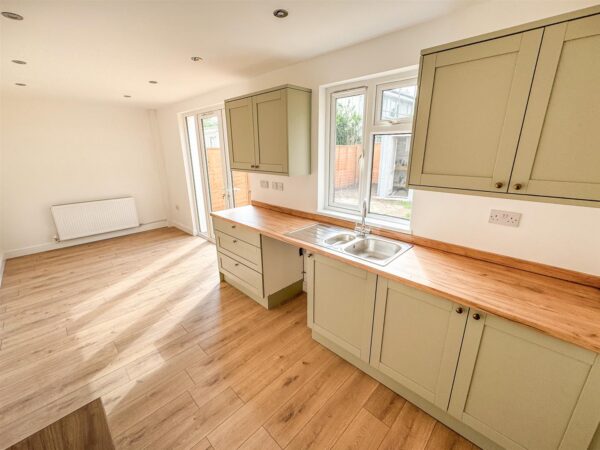 Welland Vale Road, Corby
