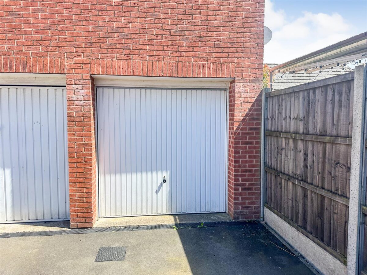 Nuthatch Close, Corby