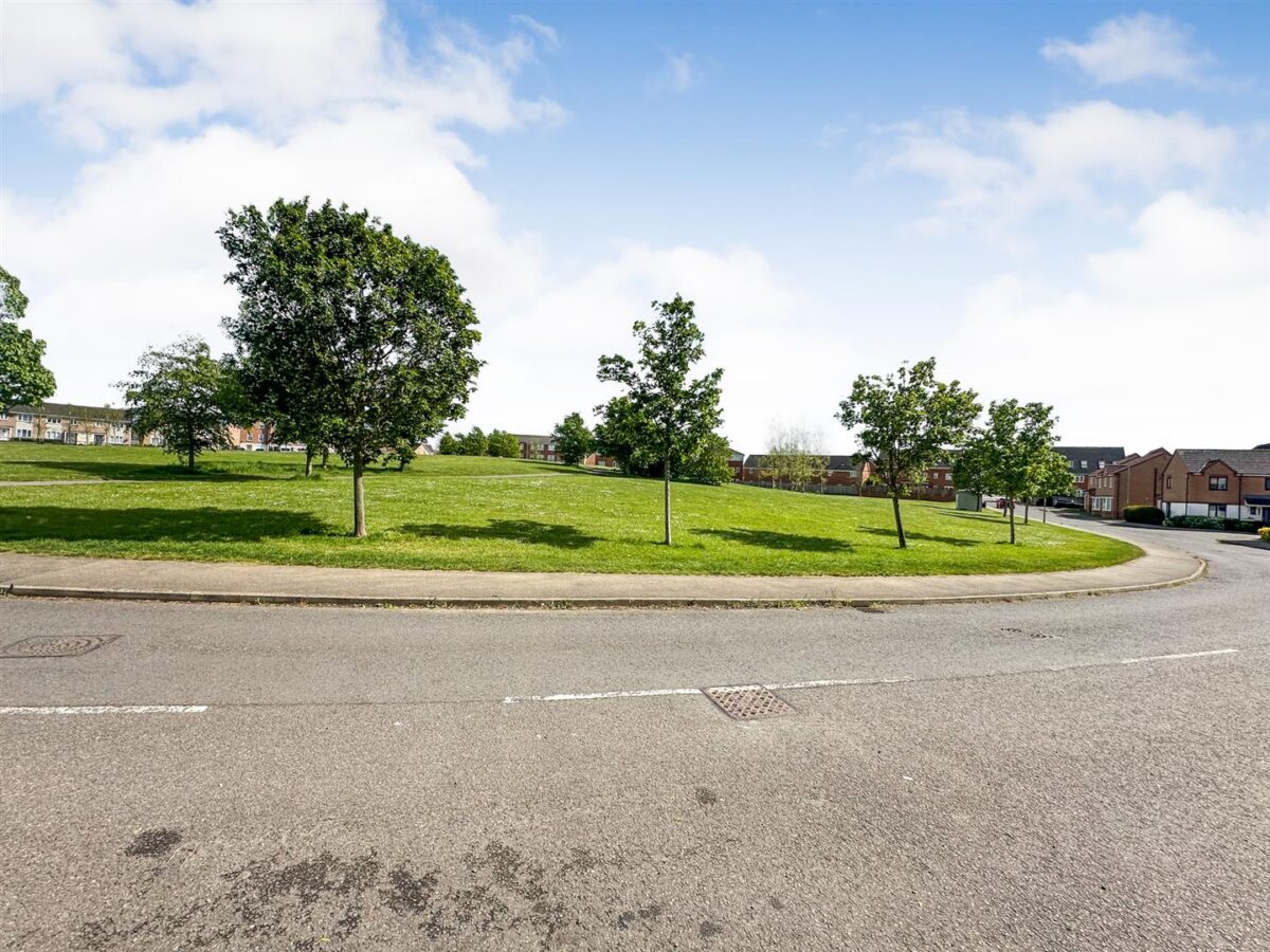 Dunnock Road, Corby