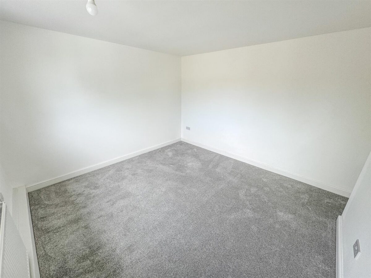 Welland Vale Road, Corby