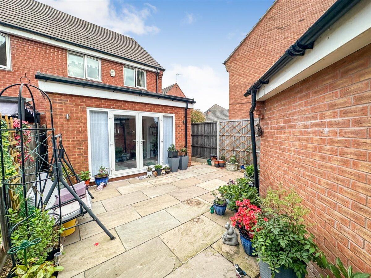 Nuthatch Close, Corby