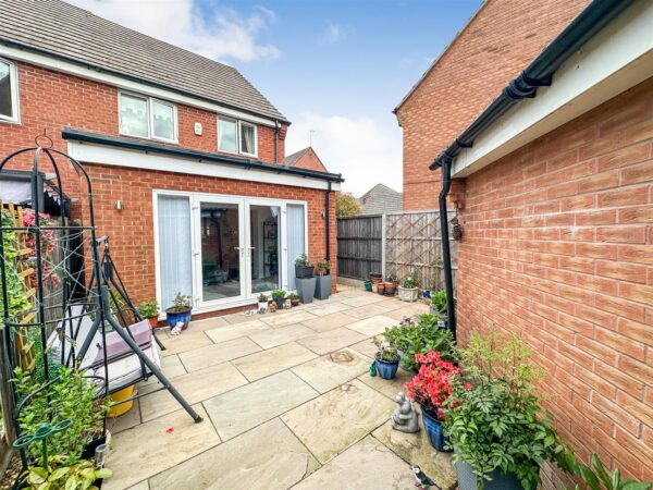 Nuthatch Close, Corby