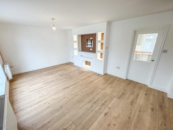Welland Vale Road, Corby