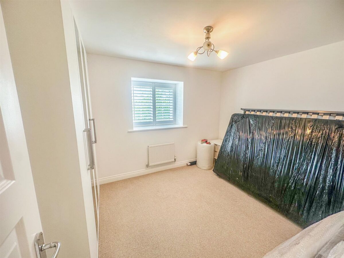 Hillary Close, Corby