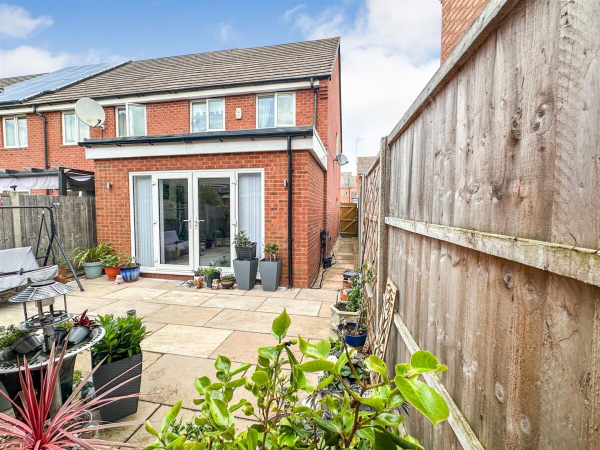 Nuthatch Close, Corby