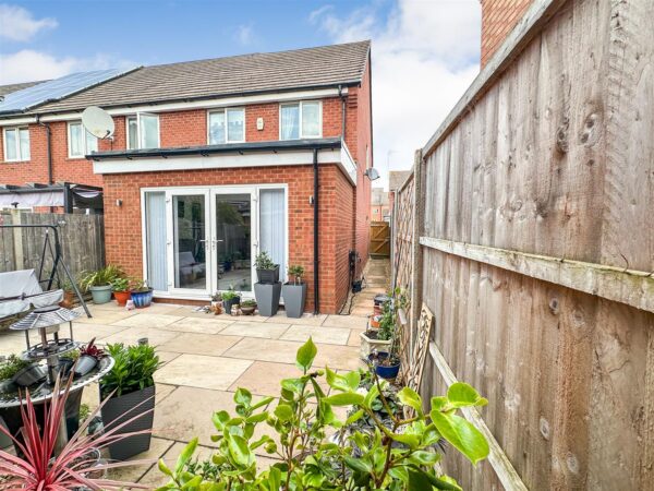 Nuthatch Close, Corby