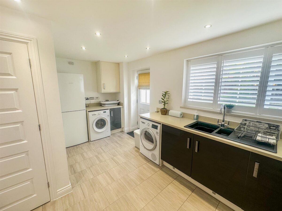 Hillary Close, Corby