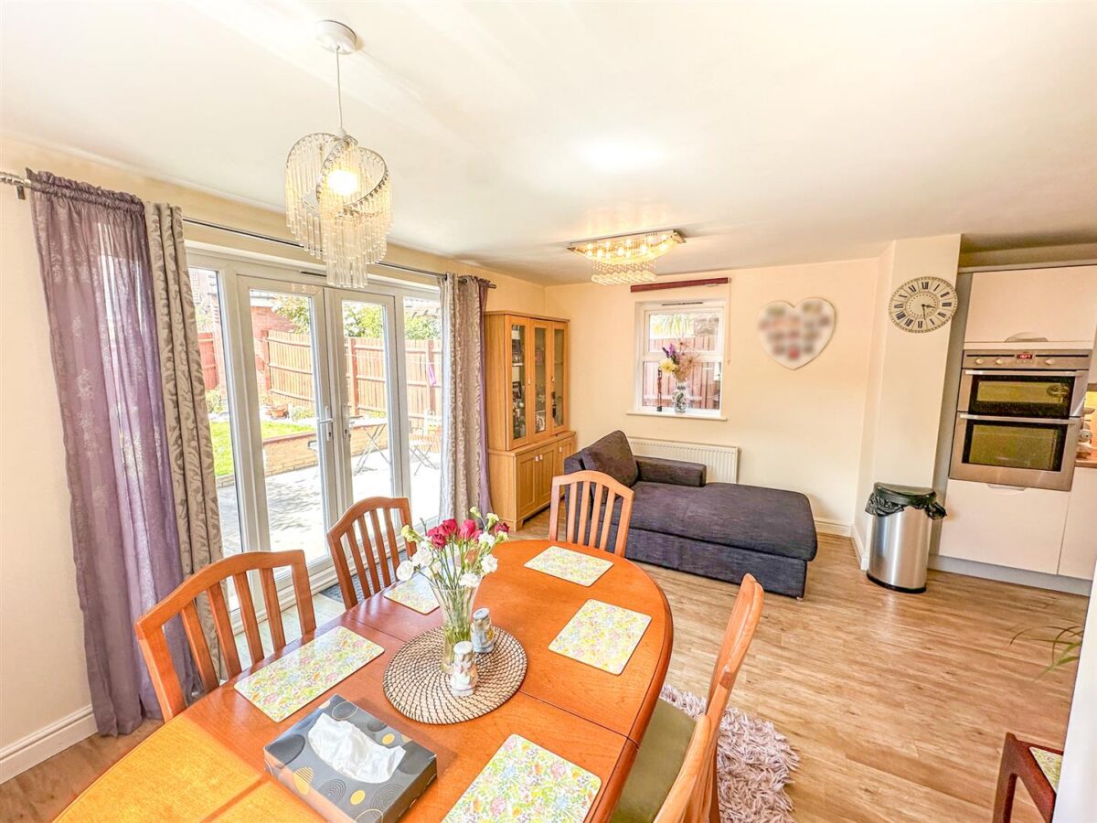 Dunnock Road, Corby