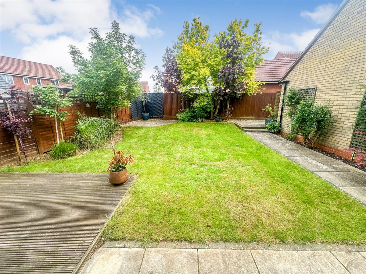 Hillary Close, Corby