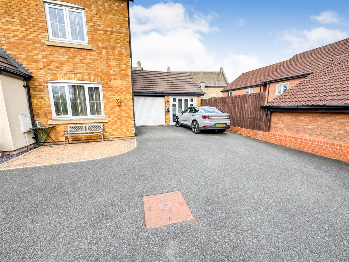 Cotswold Close, Corby