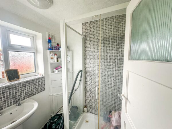 Kingsthorpe Avenue, Corby