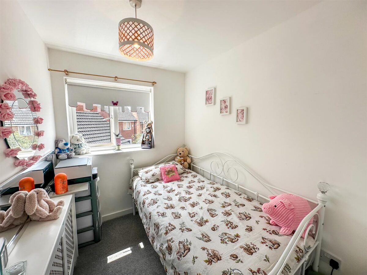 Nuthatch Close, Corby