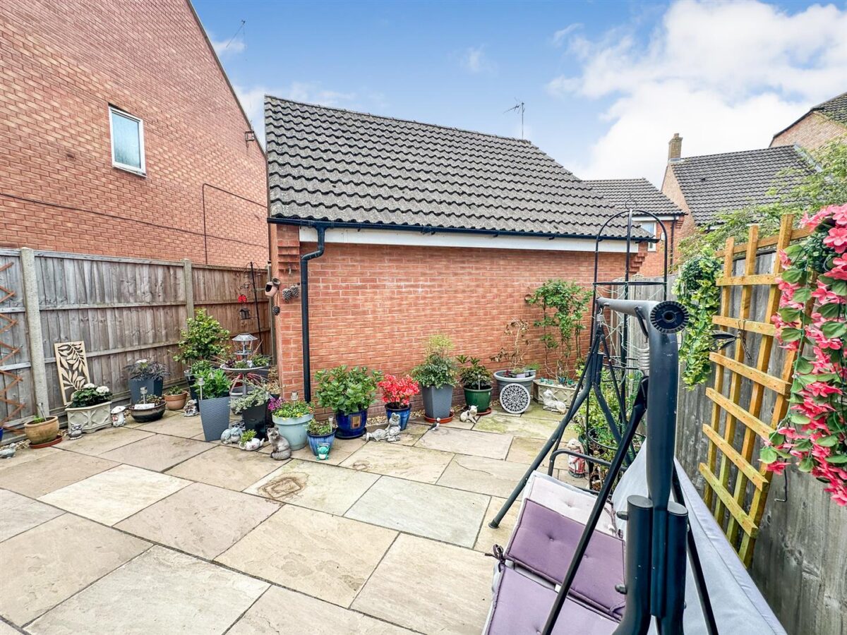 Nuthatch Close, Corby