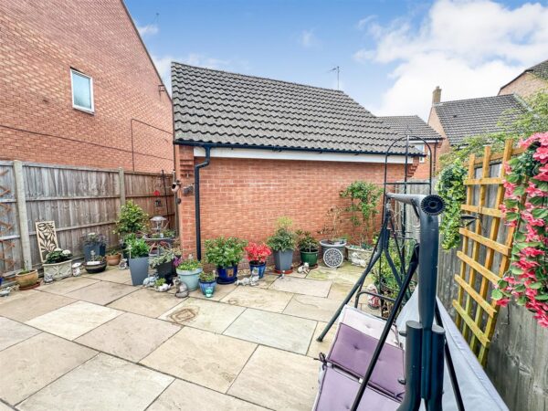 Nuthatch Close, Corby