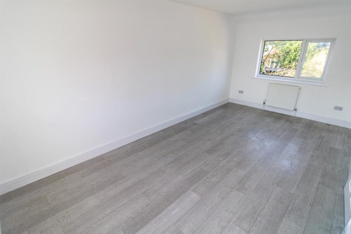 Whitworth Avenue, Corby