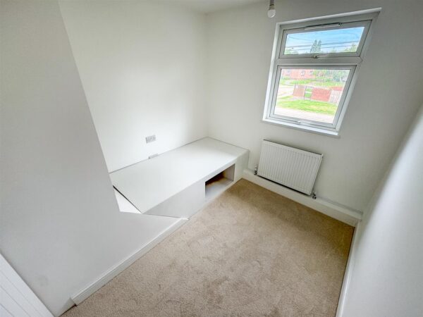 Welland Vale Road, Corby
