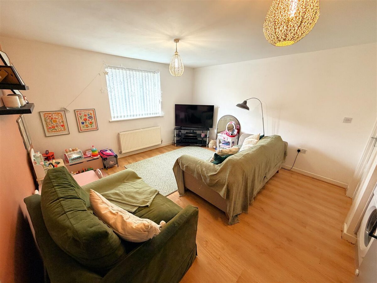 Pascal Close, Corby