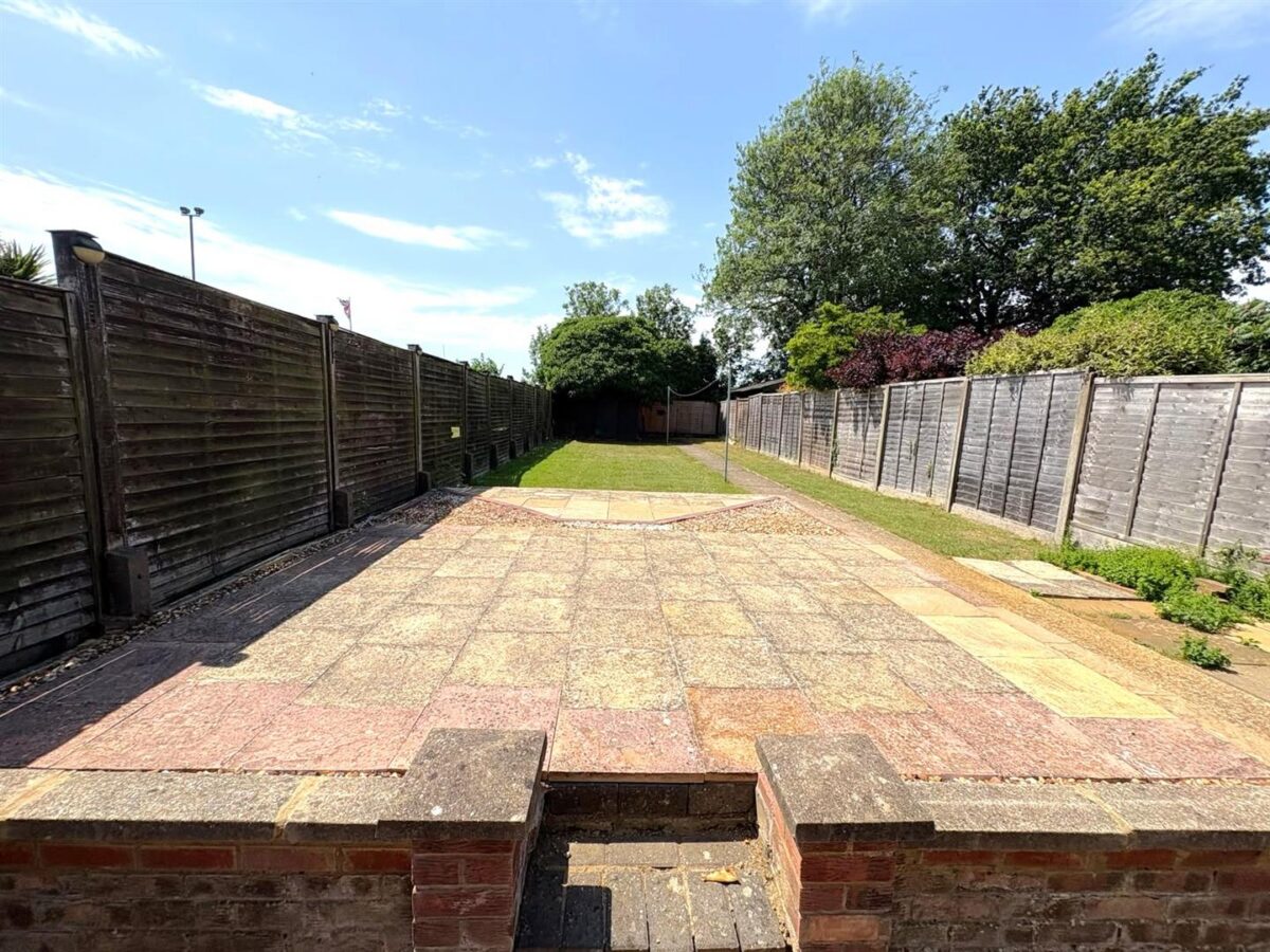 Woodlands Avenue, Corby
