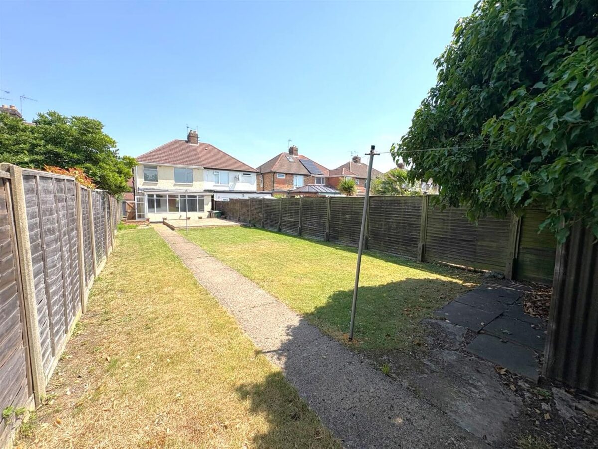 Woodlands Avenue, Corby