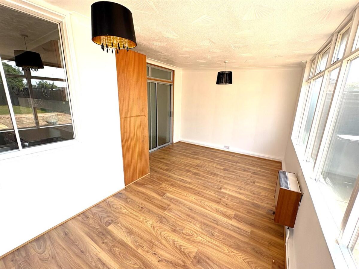 Woodlands Avenue, Corby