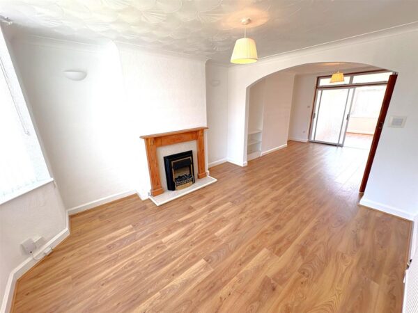 Woodlands Avenue, Corby