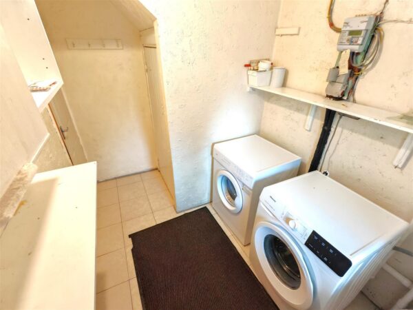 Landseer Court, Corby