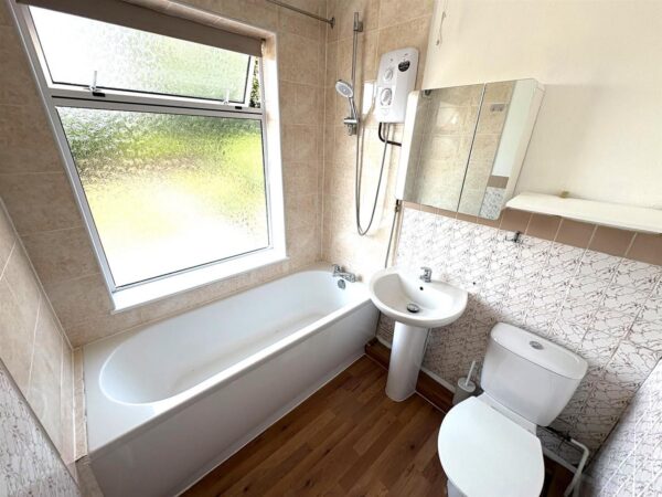 Woodlands Avenue, Corby