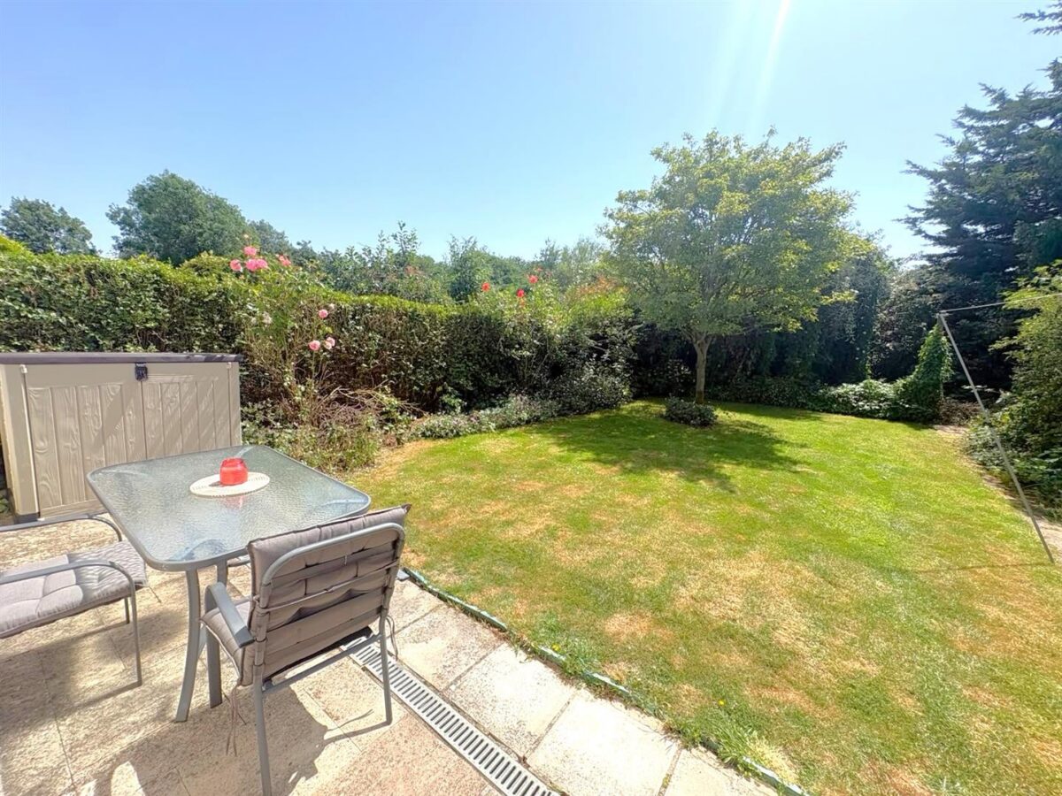 Welland Vale Road, Corby