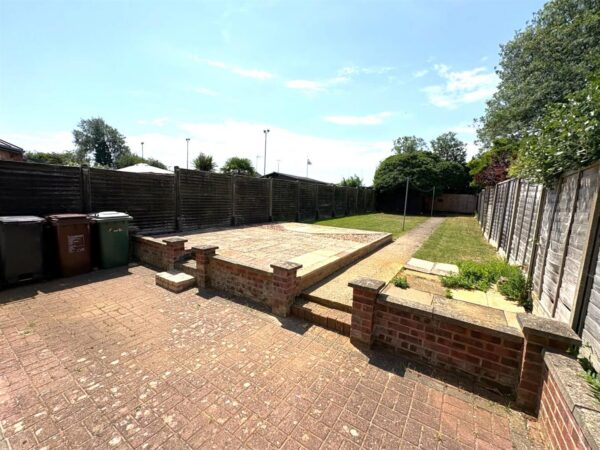 Woodlands Avenue, Corby