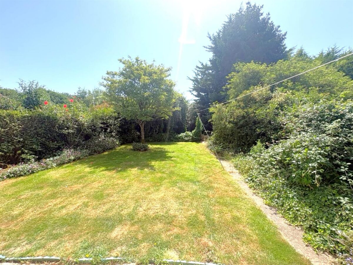 Welland Vale Road, Corby