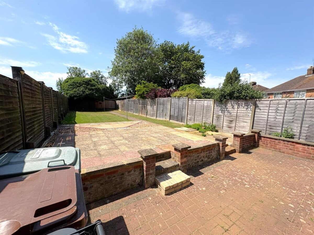 Woodlands Avenue, Corby