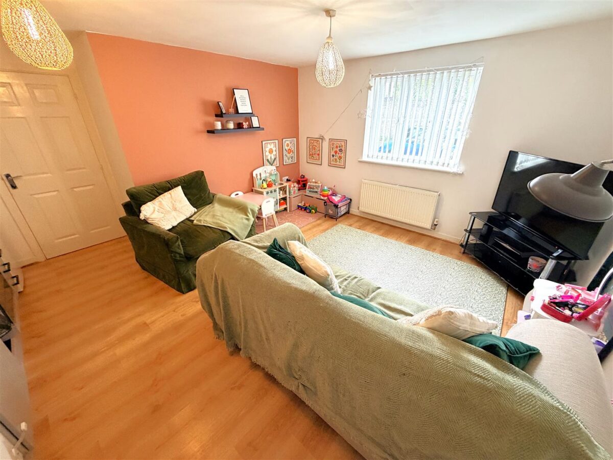 Pascal Close, Corby