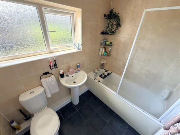 Taunton Avenue, Corby