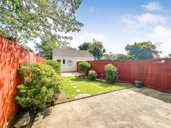 Cupar Crescent, Corby
