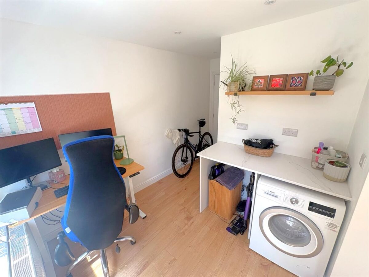 Welland Vale Road, Corby
