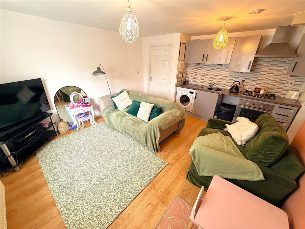 Pascal Close, Corby