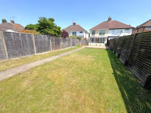 Woodlands Avenue, Corby