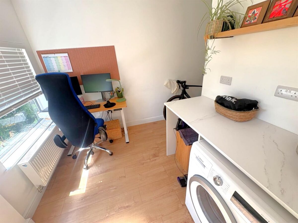 Welland Vale Road, Corby