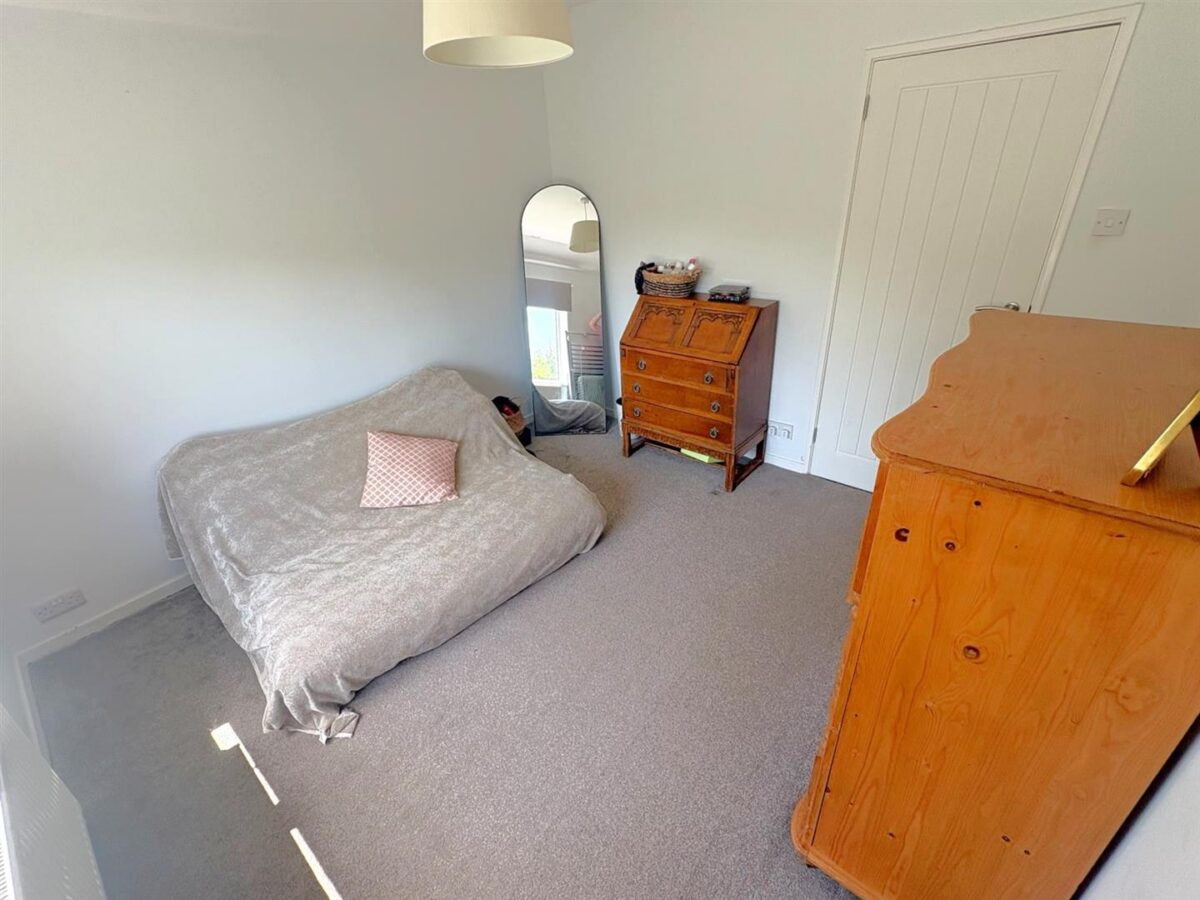 Welland Vale Road, Corby