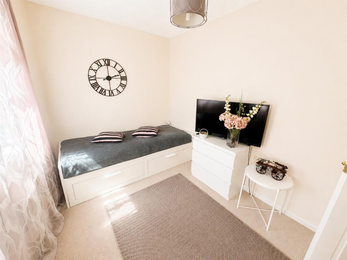 Lowry Close, Corby