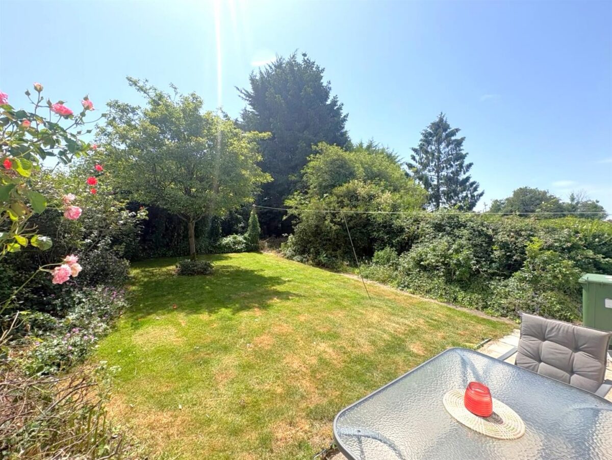Welland Vale Road, Corby
