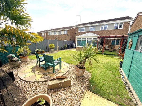 Tower Hill Road, Corby
