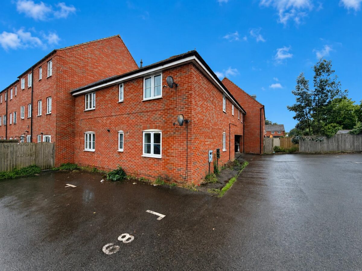 Pascal Close, Corby