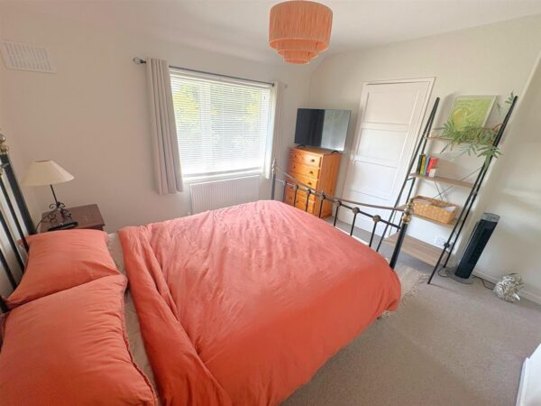 Welland Vale Road, Corby