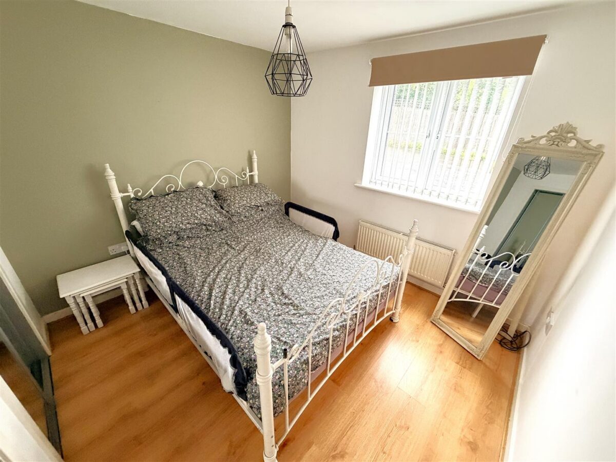 Pascal Close, Corby