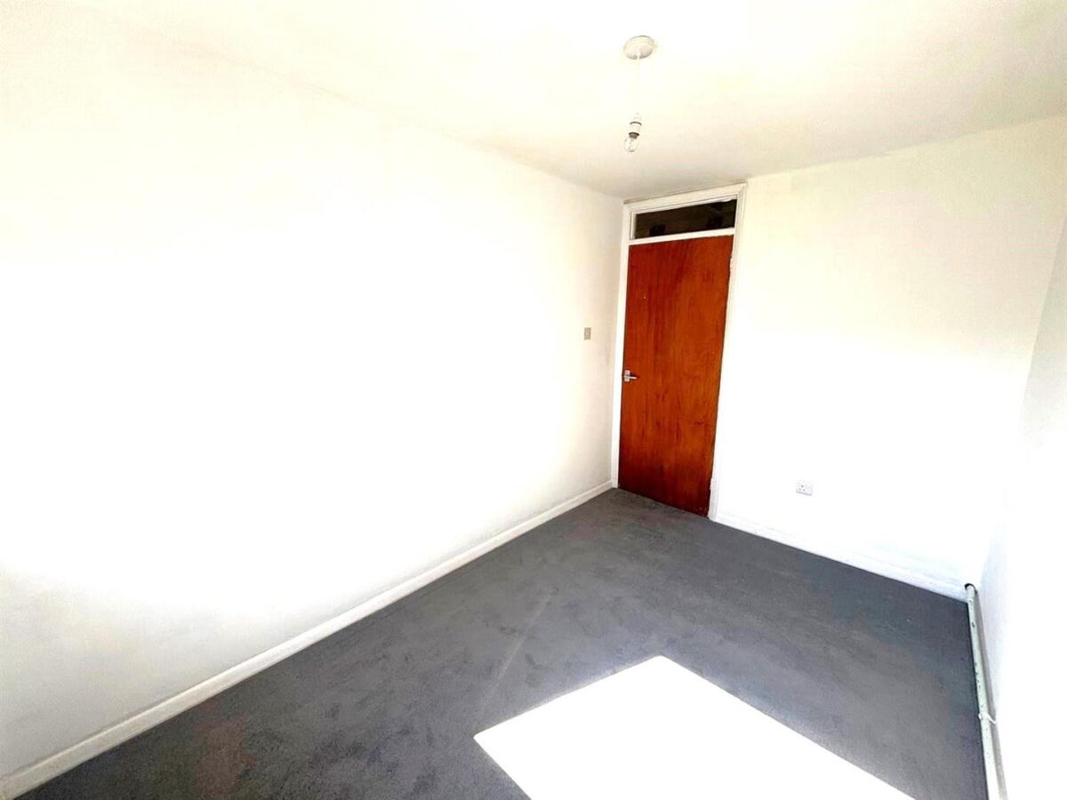 Warminster Close, Corby