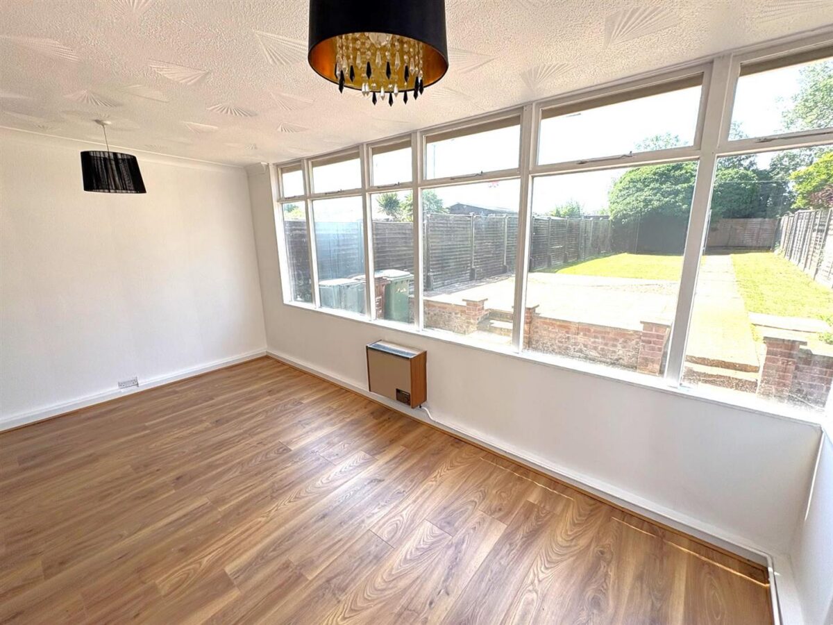 Woodlands Avenue, Corby