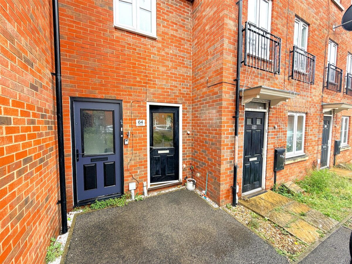 Pascal Close, Corby