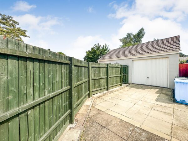 Cupar Crescent, Corby